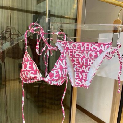 特 p 范思哲比基尼适合多种场景的游泳衣 海边 游泳池 温泉 水上乐园 漂流都可以内搭外穿也完全可以 面料 透气舒适 速干弹性的游泳衣更加帖肤易清洗 码数 S
