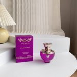 专柜品质 .Versace范思哲紫色半岛记忆海神女士香水海 Versace范思哲紫色半岛记忆海神女士香水海神100Ml 前调是清新的果味 甜梨混合着苦橙 紫色女