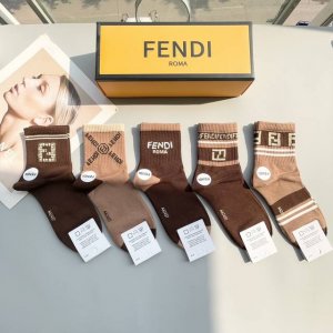 配包装 一盒五双 Fendi 芬迪大f新品男女款秋冬款中筒袜子超级经典的双f标志，纯棉材质制造，透气舒适，超级nice超火爆小单品，大牌出街，潮人必备超好搭