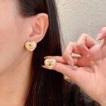 Chanel香奈儿 中古 双C耳钉原版复刻Logo 小香家的款式真心无需多介绍每一款都超好看 精致大方 非常显气质.