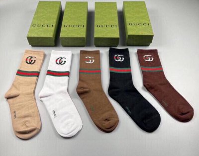 特 Gucci 古奇大G家新品长筒袜子 一盒五双 罗口处双G标志搭配红绿条，特显高大上，纯棉材质，透气舒适，运动休闲百搭款，Ins超火爆小单品，大牌出街，潮人必