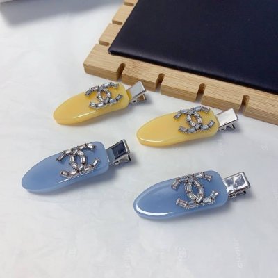 Chanel小香 Chanel发夹 亚克力捷克钻Logo边夹刘海夹压夹日常精致小单品 气质百搭小仙女必入单品 宝藏款 闭眼入推荐款 一对