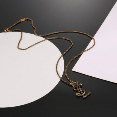 Ysl 圣罗兰 项链原装黄铜材质 Yves Saint Laurent 创立于1961年 优雅抽象大胆别致的设计风格使它成为奢华时尚界著名的品牌之一。引领精致、