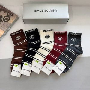 配包装 一盒5双 balenciaga 巴黎世家 新款中筒袜子潮人必不可少的时尚专柜代购袜子 超级时尚潮流百搭款