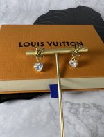 lv配套 耳钉， 手链， 项链
