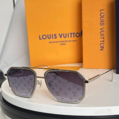 Louis Vuitto*Model：Z1318 Size：56口19-145