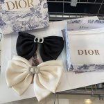 配包装盒 Dior 迪奥 D家新款弹簧发夹，超级好看，名媛范儿十足，时尚潮品！小仙女必备