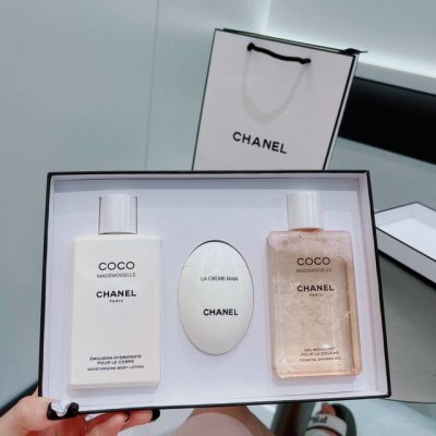 专柜品质 Chanel可可小姐香氛滋润系列套盒 沐浴露 Ml＋鹅蛋鹅卵石50Ml + 滋润身体乳 Ml 最火的就是香奶奶家这颗蛋了，高逼格的护手霜一颗蛋都这么美