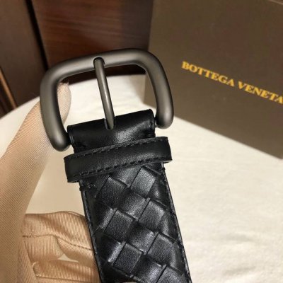 made In Italy 葆蝶家Bottega. Veneta的时装美学是含蓄细致，因为懂得欣赏Bottega. Veneta的人，都具备自信.优雅而忠于自己