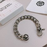 原单货新款Alexander Mcqueen 亚历山大 麦昆 手链 专柜一致原版定制 骨子里那种叛逆浮夸朋克可内心又向往着美好的焦虑，对美的另一种诠释 男士火爆