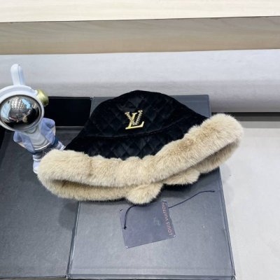 Lv路易威登冬季加厚毛绒渔夫帽子女百搭显脸小保暖护耳盆帽东北户外防寒棉帽