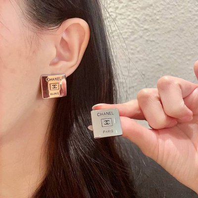 香奈儿双C字母耳钉