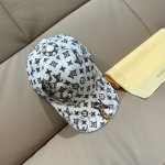 配盒子布袋 Lv路易威登新款原单棒球帽 动物丝印 1:1开模订制 原版丝印绸缎面料+头层牛皮 时尚帅气质量超赞 随机剪裁 基础头围56 贴片可调节