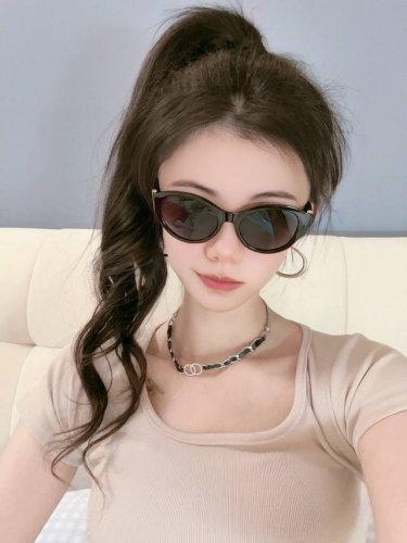 p80 Lv 2025新款女士方框太阳眼镜 开车墨镜 新款太阳镜 时尚大方 舒适轻盈 精致奢华 超轻 型号：L35801