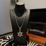 专柜品质 Chrome Hearts克罗心十字架实剑项链，六芒星吊坠 凹凸造型不同的花纹设计风格 呈现出与众不同 十字架 童军花是克罗心的志 所以更经久不衰 正