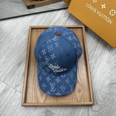特价￥50。L家。秋款新品厚版【配防尘袋】新品棒球帽！材质：纯棉！透气性好！春天挡风，夏天防晒必备单品！颜色大气！款式新颖别致好搭配衣服！实用性强，高端品质！随