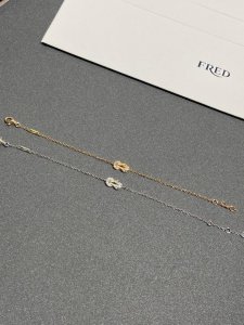 Fred斐登Chance Infinie 芬迪手链 寓意着好运，永恒的象征，亦代表无尽的爱赠一款给爱人把浪漫之都的法式优雅佩戴于身愿彼此能如同紧紧相扣的幸运结扣
