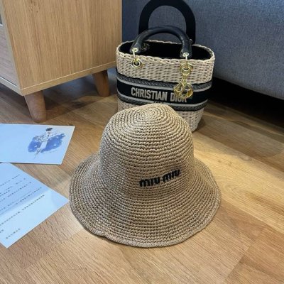 80￥P Miumiu缪缪2025夏款折叠草帽，纯收工钩织，头围57Cm，可折叠