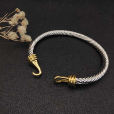 david Yurman 5Mm金色钩头手镯。建议适合佩戴的手围15-19Cm 编号Dysz-113