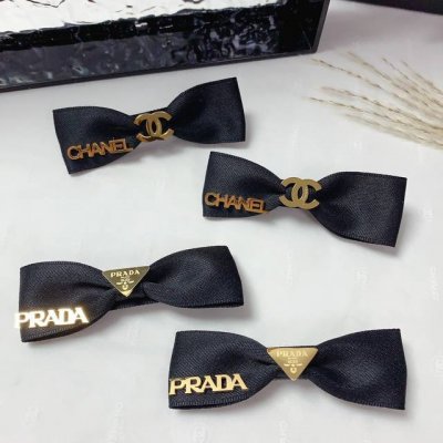 P70 Chanel小香 普拉达 合集 Chanel发夹 钛钢 Logo边夹刘海夹压夹日常精致小单品 气质百搭小仙女必入单品 宝藏款 闭眼入推荐款 一对