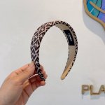 配包装P60 fendi 芬迪 火爆新款双F发箍，宽版海绵原单货， 简约百搭，潮女必备品，超级的高大上！