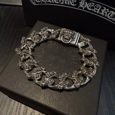 新款 专柜品质 Chrome Hearts克罗心经典复古做旧手链 凹凸造型不同的花纹设计风格 呈现出与众不同 十字架 童军花是克罗心的志 所以更经久不衰 正品打
