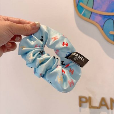 配包装 Chanel 香奈儿 网红新款发圈，精致肠圈皮筋，佩戴舒适无压力，造型搭配必备！非常时尚百搭！