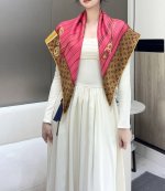 louis Vuitton 90 方巾 面料为最顶级16姆米桑蚕丝 手感柔软丝滑 绝对独一无二,金字塔尖的数码印花， My Neverfull 桑蚕丝方巾回溯