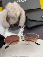p80【Prada】普拉达 2025新款太阳眼镜 界级大师制造..最新 高档 潮流时尚百搭男款百搭瘦脸太阳镜 高品质 ！型号：P7040