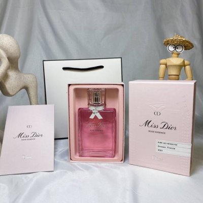 Dior迪奥小姐玫影花境香水100Ml 露水与玫瑰的邂逅 五月玫瑰水 是迪奥小姐魅影花境香水的精髓