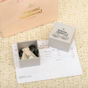 我们出品 Zp1250 量大咨询客服 Viviennewestwood 重磅推荐 一定要整套入 闭眼入准没错 纯粹王冠球是经典的象征 闪耀土星环勾勒未来波光流转