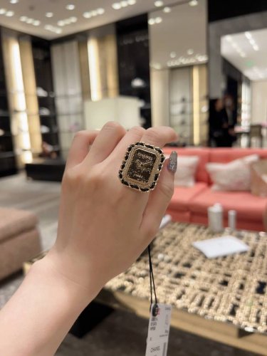 我们出品 Zp8450，量大咨询客服 Chan L手工坊手表戒指 超级无敌难抢，专柜全部抢空，十足有范，这个真心重工，成本也真心巨高为什么！全部Cnc雕刻出来的