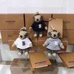 元配图片原版包装 巴宝莉Burberry官网格纹羊绒Thomas泰迪卫衣款包饰与钥匙扣。 独家新款上市！全国独家实拍Thomas 泰迪熊吊饰，选用柔软的格纹羊绒