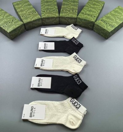 特 Gucci 古奇G家新品短袜 一盒五双 提花经典标志 超级Nice 实物超漂亮 超火爆小单品 大牌出街 潮人必备超好搭