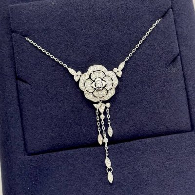 A0114 纯银厚重版 高级珠宝 山茶花 流苏 项链 Bouton De Camelia 系列 依然以标志性的 山茶花 为灵感 由三层圆润的钻石花瓣簇拥构成完整