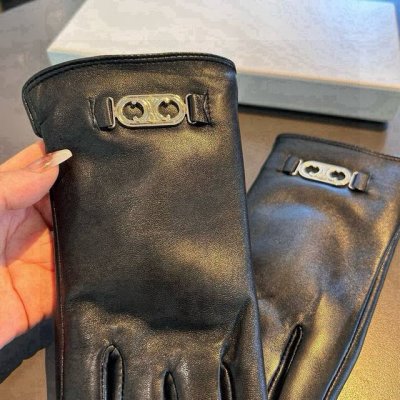 新款独家首发触屏手套 Celine赛琳 原单品质 官网同步女士新款高档羊皮手套女神首选 不可错过百分百选用进口羊皮 皮质细腻柔软 认准进口羊皮特有手感羊绒内里保