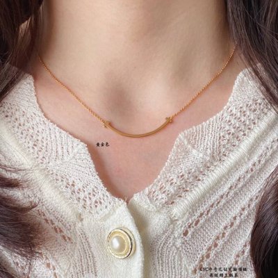 v金材质 Tiff专柜 最新 微笑蒂芙尼Cnc升级版中号无钻笑脸项链 Tiffany以笑脸最强的灵感设计，微笑是一种最美自信，由心发出最真诚魅力。原版 高品质