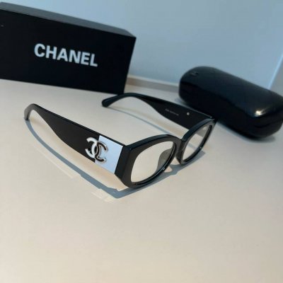 chanel香奈儿黑白熊猫墨镜 可甜可盐镜框特别修饰脸型！ 镜腿Logo还是熊猫的设计 黑白Logo特别好看