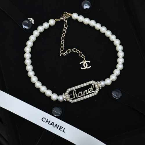 chanel 镂空方形字母珍珠项链 香奶奶珍珠项链真的是氛围感满满 镂空方块字母Choker佩戴也是精致感满满