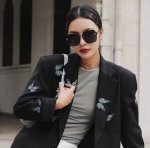 Lv 2025年开春新款 潮流爆款 时尚方框太阳镜 高品质 佩戴舒适 网红潮款墨镜 型号L30157