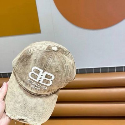 巴黎世家新款破洞街头风棉布棒球帽 个性时尚款 休闲带点酷酷的感觉 中性款 男女同款 多种色系 超好搭