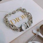 Dior新款高品质迪奥手链原单货专柜新款开模复古潮流时尚必备 男女均可佩戴 情侣款同款 摇滚朋克泰银风格 复古元素 潮流百搭 官网同款项链最新款链条档次更高明星