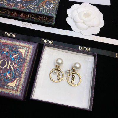Dior 迪奥 年早春新品 圆圈Cd耳钉 精工打造 精选原版一致黄铜材质搭配S925纯银针 镂空Cd耳钉 简约百搭 日常小耳钉