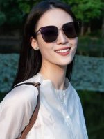 P100 尼龙偏光系列 Dior无框太阳镜墨方框设计，不挑脸型，无论搭配大衣还是连衣裙都非常显气质尼龙偏光镜片预防紫外线 型号：Cd9640