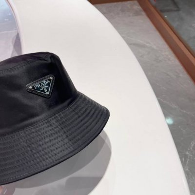 普拉达Prada，高版本五金配件原单品质渔夫帽到货，透气舒适，防紫外线，一比一代购款，外部线条定位标准，做工精细，