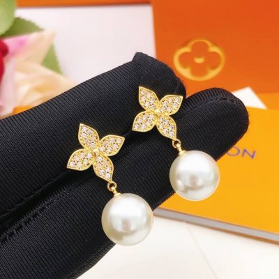 编号Led0264 Lv*最新款梅花吊珍珠耳钉 一致Zp黄铜材质