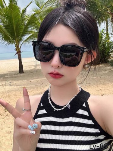 Louis Vuitto大框偏光太阳眼镜男女高级感时尚素颜显脸小墨镜Ins开车
