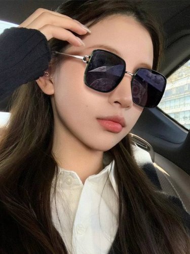 尼龙偏光系列 Gucci太阳镜墨圆框设计，不挑脸型，无论搭配大衣还是连衣裙都非常显气质偏光镜片预防紫外线 型号：G4634