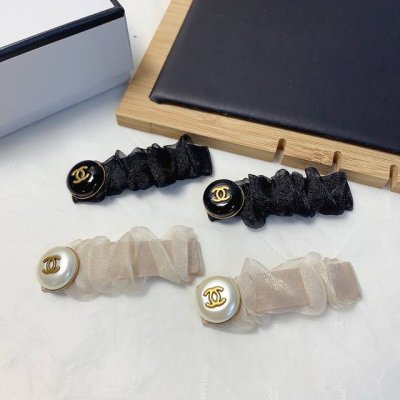 chanel小香 chanel发夹 欧根纱珍珠Logo边夹Bb夹刘海夹压夹日常精致小单品 气质百搭小仙女必入单品 宝藏款 闭眼入推荐款 一对