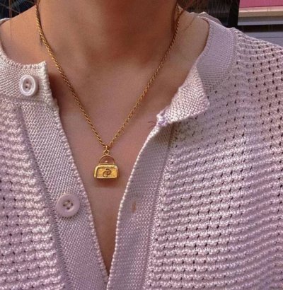 我们出品 量大咨询客Fu D金包项链 太爱啦超级推荐！经典的Vintage设计！精致的小包造型！太赞啦Dor Vintage系列，越看越好看，丝毫不亚于Ch N